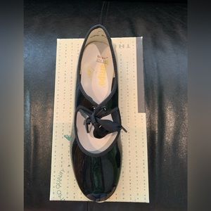 Child black tap shoe. Leos. New. Size 3